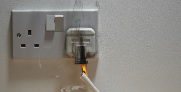 electrical sockets overload causes fire